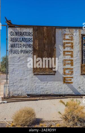 Ruinen einer alten Tankstelle in der Geisterstadt Ludlow entlang der Route 66 in Kalifornien, USA [kein Eigentum Freigabe; für redaktionelle Lizenzierung verfügbar Stockfoto