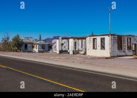 Ruinen einer alten Tankstelle in der Geisterstadt Ludlow entlang der Route 66 in Kalifornien, USA [kein Eigentum Freigabe; für redaktionelle Lizenzierung nur verfügbar Stockfoto