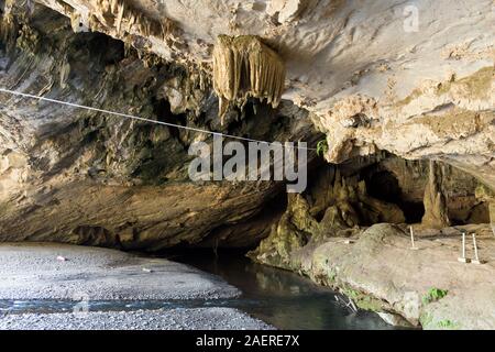 Eingang von Tham Lot Höhle, Mae Hong Son Provinz, Thailand Stockfoto