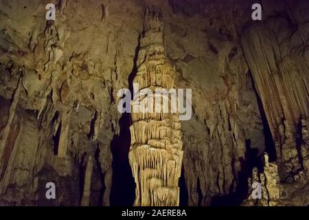 Stalagmit Ausbildung in Tham Lot Höhle, Mae Hong Son Provinz, Thailand Stockfoto