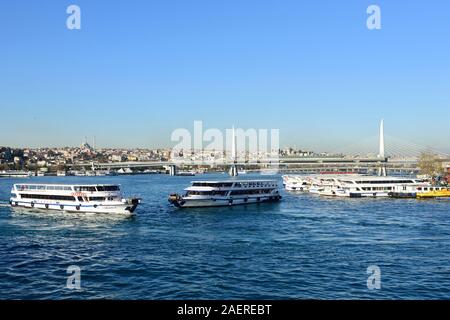 Türkei, Istanbul. U-Bahn Brücke über das Goldene Horn in Istanbul Stockfoto