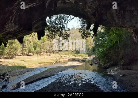 Eingang von Tham Lot Höhle, Mae Hong Son Provinz, Thailand Stockfoto