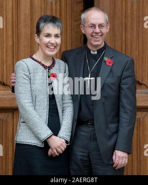 Der neue Erzbischof von Canterbury Justin Welby mit seiner Frau Caroline nimmt Residency im Lambeth Palace in London, November 2012. Stockfoto