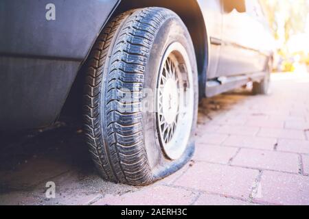 Auto reifen Risse, alte Reifen Rad des Auto Stockfoto