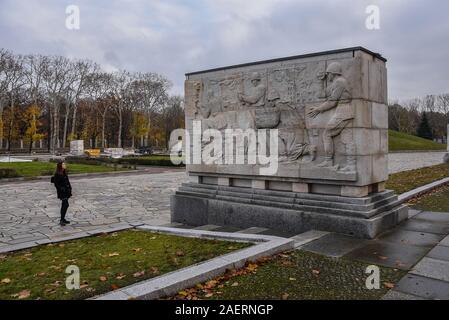 Sowjetische Ehrenmal im Treptower Park, Berlin im Herbst Stockfoto