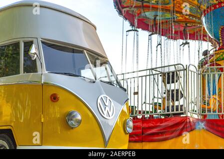 Classic vintage gelb Volkswagen Transporter Wohnmobil. Cheboksary, Russland, 15/07/2019 Stockfoto