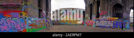 Graffiti Urban Street Art Panorama, in Floodgate St, Digbeth, Bordesley & Highgate, Birmingham, West Midlands, England, Großbritannien, B5 5 Stockfoto