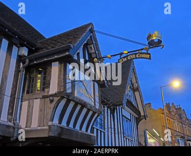 The Old Crown, Pub 1368 in Deritend, Brum, Digbeth, Birmingham, England, UK bei Dämmerung, Abend Stockfoto