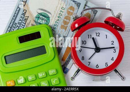 Zeit, um Geld zu verdienen. Das Konzept der Mangel an Zeit. Stockfoto