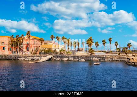 Blick auf die historische Stadt an der Insel Goree in Dakar, Senegal. Es ist eine kleine Insel in der Nähe von Dakar. Es war die größte Slave Trade Center auf dem Afrikanischen Stockfoto