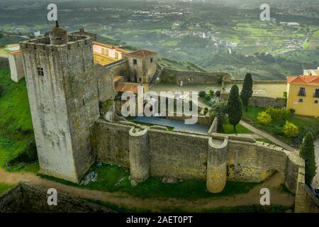 Luftaufnahme der Burg von Palmela Hotel Pousada in der Nähe von Setubal Portugal mit blauem Himmel Stockfoto