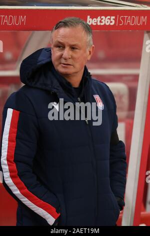 Stoke-on-Trent, Großbritannien. 10 Dez, 2019. Stoke City Manager Michael O'Neill bei der EFL Sky Bet Championship Match zwischen Stoke City und Luton Town an der bet365 Stadium, Stoke-on-Trent, England am 10. Dezember 2019. Foto von Jurek Biegus. Nur die redaktionelle Nutzung, eine Lizenz für die gewerbliche Nutzung erforderlich. Keine Verwendung in Wetten, Spiele oder einer einzelnen Verein/Liga/player Publikationen. Credit: UK Sport Pics Ltd/Alamy leben Nachrichten Stockfoto