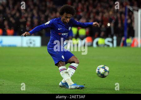 London, Großbritannien. 10 Dez, 2019. William von Chelsea in Aktion. UEFA Champions League Gruppe H übereinstimmen, Chelsea v Lille an der Stamford Bridge Stadion in Chelsea, London am Dienstag, den 10. Dezember 2019. Dieses Bild dürfen nur für redaktionelle Zwecke verwendet werden. Nur die redaktionelle Nutzung, eine Lizenz für die gewerbliche Nutzung erforderlich. Keine Verwendung in Wetten, Spiele oder einer einzelnen Verein/Liga/player Publikationen. pic von Steffan Bowen/Andrew Orchard sport Fotografie/Alamy Live news Credit: Andrew Orchard sport Fotografie/Alamy leben Nachrichten Stockfoto