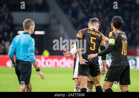 Amsterdam, Niederlande. 10 Dez, 2019. Gabriel von Valencia unmittelbar vor Gabriel ist während der UEFA Champions League Spiel zwischen Ajax und Valencia gesendet. Das Spiel nahm an der Johan Cruyff Arena in Amsterdam, Holland. Credit: Richard Callis/FotoArena/Alamy leben Nachrichten Stockfoto