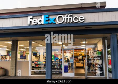 Nov 30, 2019 Sunnyvale/CA/USA - FedEx Office Drucken und Versenden Center Außenansicht Stockfoto
