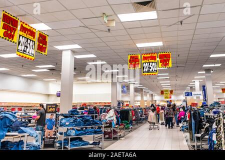 Dec 6, 2019 San Jose/CA/USA - Sears store in der filialschließung Verkauf; mehrere Sears Stores sollen in den nächsten Monaten als Ergebnis zu schließen. Stockfoto