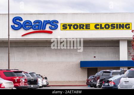 Dec 6, 2019 San Jose/CA/USA - Sears store in der filialschließung Verkauf; mehrere Sears Stores sollen in den nächsten Monaten als Ergebnis zu schließen. Stockfoto