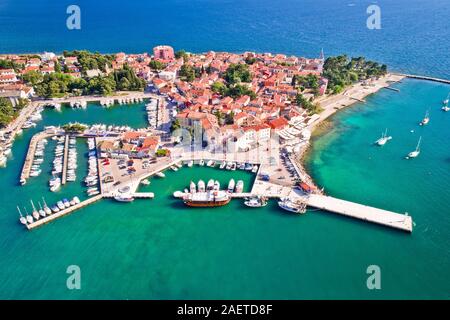 Novigrad Istarski historischen Adriatische Küstenstadt Luftaufnahme, Istrien Region von Kroatien Stockfoto