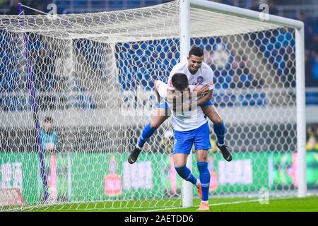 Brasilianische Fußballspieler Johnathan Aparecido da Silva, gemeinhin als Johnathan bekannt, hoch, und deutscher Fußballspieler Sandro Wagner, unten, Spieler von Ti Stockfoto