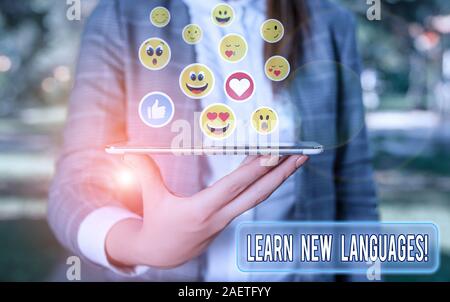 Schreiben Hinweis zeigen, lernen Sie neue Sprachen. Business Konzept für die Entwicklung der Fähigkeit in fremder Sprache zu kommunizieren Stockfoto