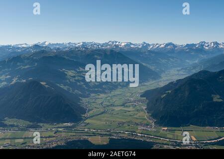 Blick ins Inntal und Zillertal, Wanderung im Rofangebirge, Tirol, Österreich Stockfoto