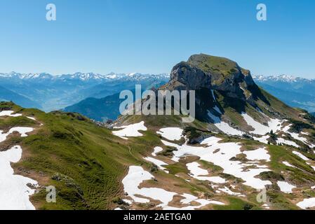 Berglandschaft mit Schnee bleibt, Gipfel Haidachstellwand, 5-Gipfel Klettersteig, Wanderung im Rofangebirge, Tirol, Österreich Stockfoto