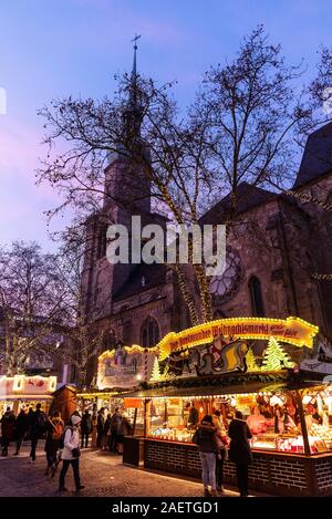 Candy stehen vor der Reinoldi Kirche, Weihnachtsmarkt, Dortmund, Nordrhein-Westfalen, Deutschland Stockfoto