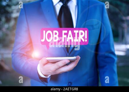 Text Zeichen zeigen Job Fair. Business Foto Text, bei dem Arbeitgeber, Personalvermittler Informationen für Mitarbeiter Geschäftsmann in Blue Suite geben steht wit Stockfoto