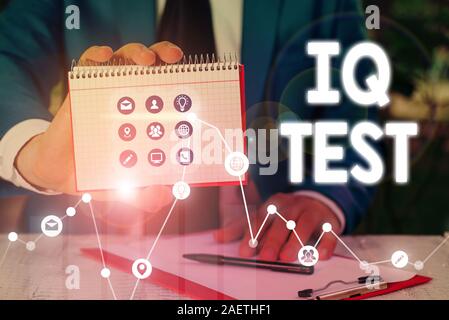 Wort schreiben Text IQ Test. Business foto Präsentation versuchen, ihre kognitive Fähigkeit huanalysis Intelligenz zu messen. Stockfoto