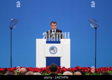 Die etablierten französischen Präsident Emmanuel Längestrich liefert eine Rede bei der Eröffnung des zweiten China International Import Expo (CIIE) auf nationaler Stockfoto