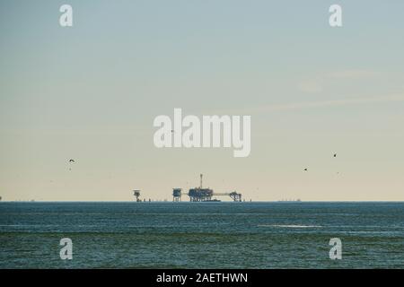 Offshore Öl- und Gasbohrungen Plattform oder Bohrinsel im Golf von Mexiko vor der Küste von Alabama, USA. Stockfoto