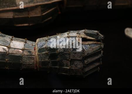 Des Prinzen Jing von Zhongshan der Westlichen Han-Dynastie (202 BC-AD 8) Liu Sheng Jade's Anzug genäht mit Gold Thread ist auf Anzeige an der Hebei Museum in Shi Stockfoto