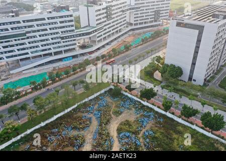 Luftaufnahme der Stapel der Verlassenen und kaputte Fahrräder in einem Vorort von Guangzhou City, die südchinesische Provinz Guangdong, 20. November 2019. Stockfoto