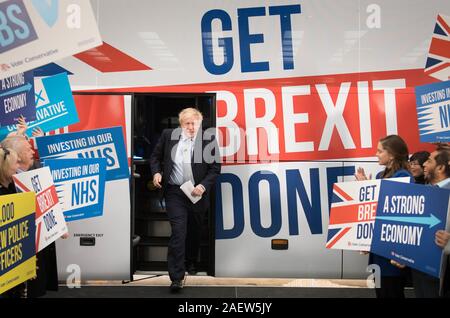 PA-Überprüfung der allgemeinen Wahlen 2019 15/11/19 Premierminister Boris Johnson bei der Enthüllung der Konservativen Partei battlebus in Middleton, Greater Manchester. Stockfoto