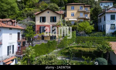 Luftaufnahme einer alten Villa in den Hügeln von Comer see Stockfoto