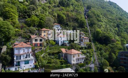 Luftaufnahme einer alten Villa in den Hügeln von Comer see Stockfoto