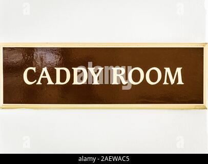 Golf Caddy Zimmer Abstellraum unterzeichnen. Singen für die Lagerung von Golf Clubs und Ausstattung Speicherplatz auf den Golfplatz. Stockfoto