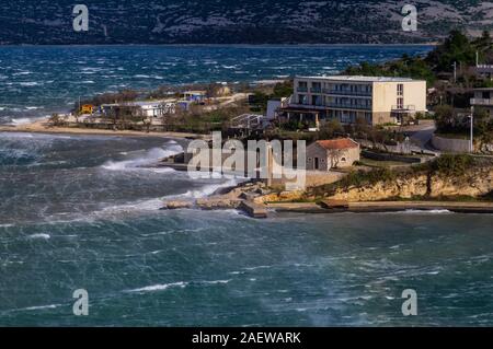 Winter in Novigrad, mit starkem Wind Bura Stockfoto