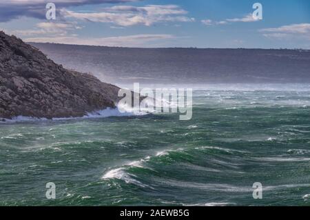 Winter in Novigrad, mit starkem Wind Bura Stockfoto