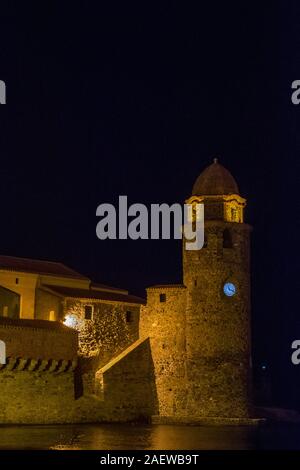 Entdeckung von Collioure an einem Sommerabend. Pyrenes, Frankreich Stockfoto