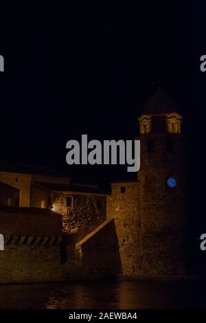 Entdeckung von Collioure an einem Sommerabend. Pyrenes, Frankreich Stockfoto