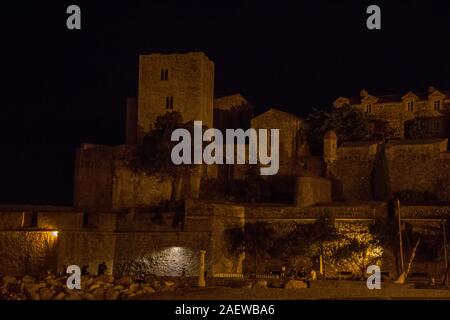 Entdeckung von Collioure an einem Sommerabend. Pyrenes, Frankreich Stockfoto