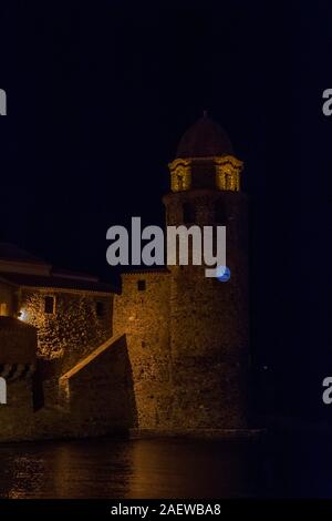 Entdeckung von Collioure an einem Sommerabend. Pyrenes, Frankreich Stockfoto