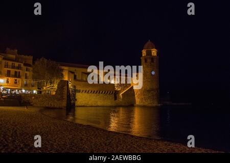 Entdeckung von Collioure an einem Sommerabend. Pyrenes, Frankreich Stockfoto