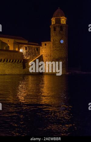 Entdeckung von Collioure an einem Sommerabend. Pyrenes, Frankreich Stockfoto