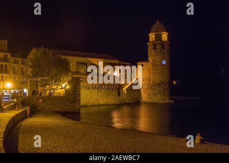 Entdeckung von Collioure an einem Sommerabend. Pyrenes, Frankreich Stockfoto