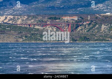 Winter in Novigrad, mit starkem Wind Bura Stockfoto