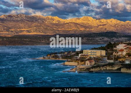 Winter in Novigrad, mit starkem Wind Bura Stockfoto