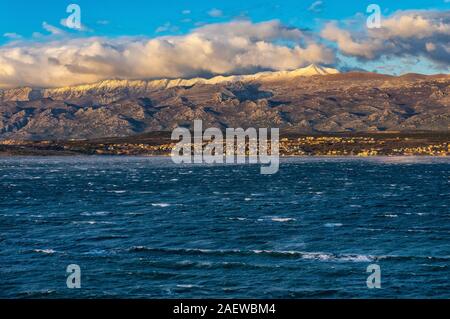 Winter in Novigrad, mit starkem Wind Bura Stockfoto