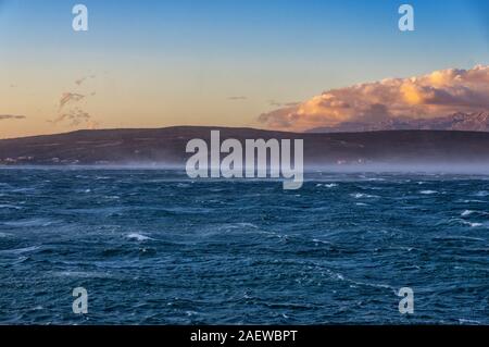 Winter in Novigrad, mit starkem Wind Bura Stockfoto